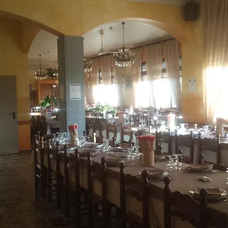 Al Sole Ad Aquila Di Arroscia Im A Trenta Chilometri Dal Mare 2*