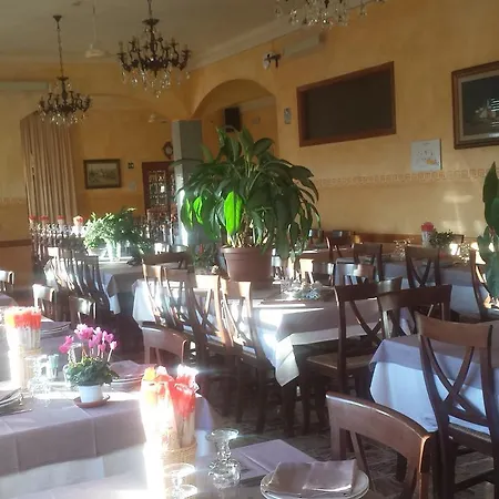 Al Sole Ad Aquila Di Arroscia Im A Trenta Chilometri Dal Mare Hotel 2*